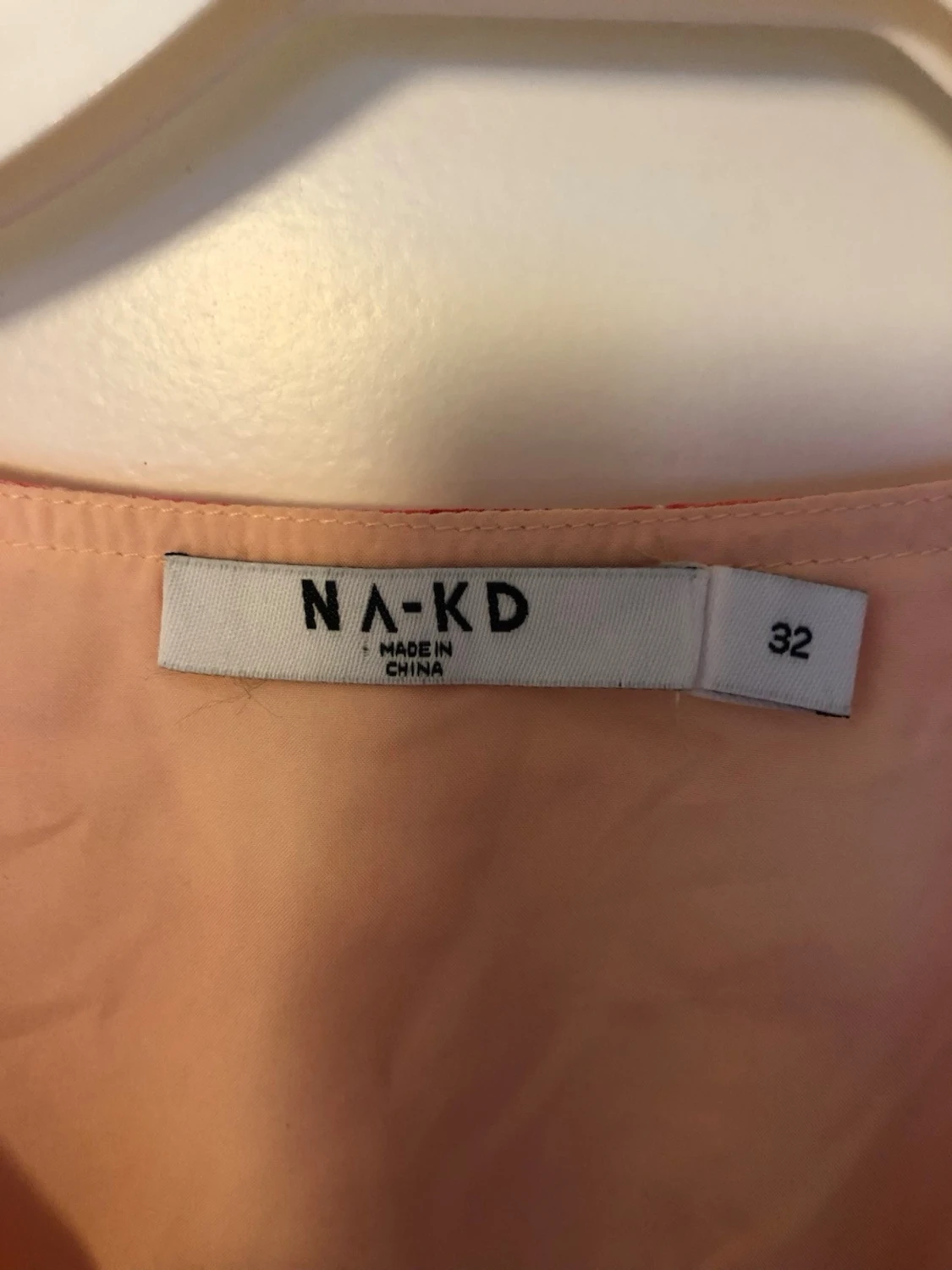 Blommig kortklänning med volang - 3