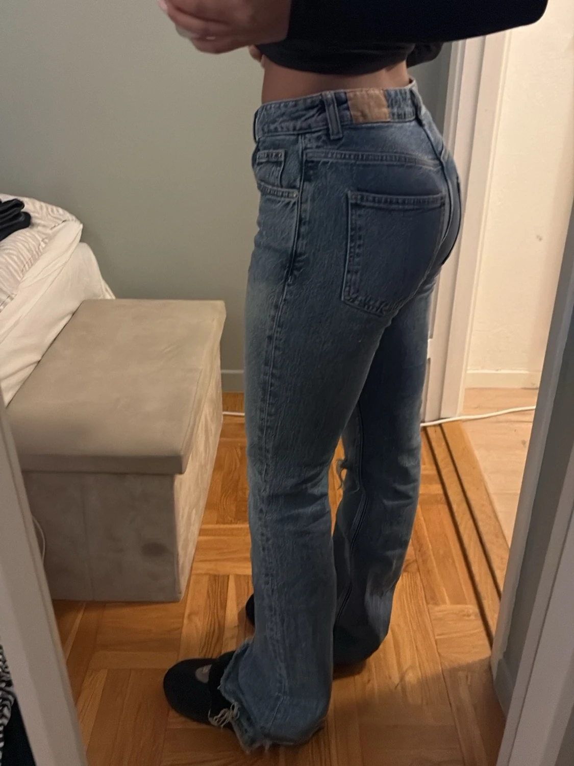 Blå bootcut jeans från Gina Tricot - 1