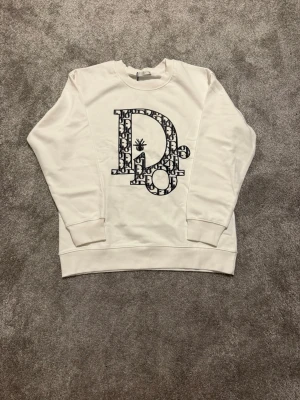 Vit tröja - Helt ny, inte använd, snabb svara och leverans 