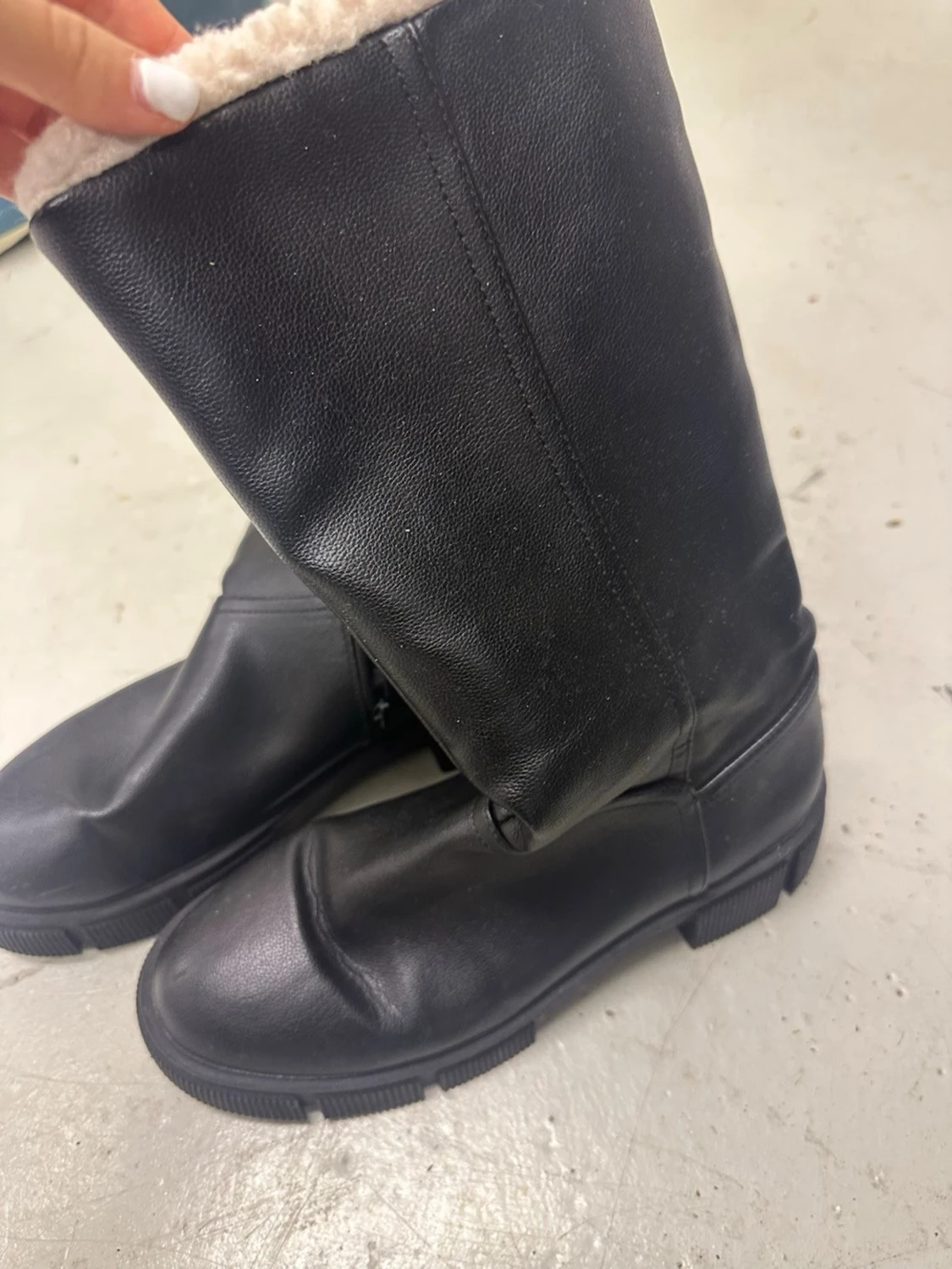 Svarta fluffiga boots