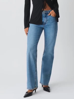 Straighta blåa jeans - Säljer mina blåa straighta jeans från gina tricot🩷