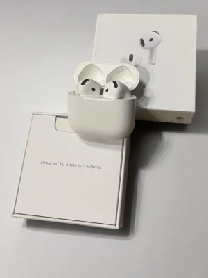 Airpods 4 - Säljer dessa AirPods 4 då jag fått 3 pro.                                 OBS! ANC fungerar inte längre därav priset                    Ljudet är perfekt