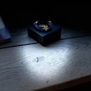 Armband  - Ett fint blåt armband som passar alla lite guld och diamanter väldigt bra kvalité 