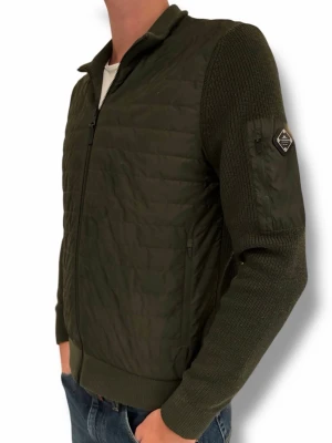 J.Lindeberg Cardigan  - Trendig och sällsynt J.Lindeberg Cardigan | Skick 9/10 NYSKICK | Färgen mörkgrön och storlek M | Slutsåld överallt | Hör av er för mer information/bilder!