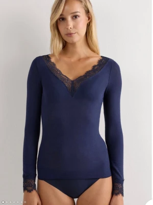 Intimissimi spetströja  - Mörkblå intimissimi spetströja. Den är knappt använd, och har inga tecken på användning.