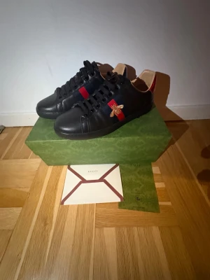 Gucci Ace - Säljer ett par svarta Gucci ace sick 10/10  