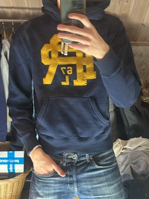 Polo Ralph Lauren Hoodie -  Säljer denna riktigt snygga och sällsynta hoodie från Polo Ralph Lauren. Hoodien är i storlek. S och är i bra skick utan några defekter. Bara att skriva över frågor och funderingar.