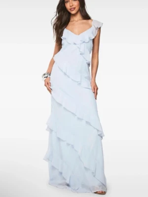 Ljusblå långklänning med volanger - Superfin ljusblå långklänning med volangdetaljer och v-ringning. Aldrig använd och har alla prislappar kvar! 