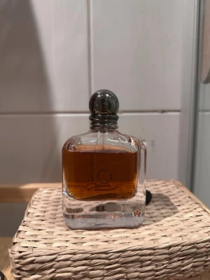 Swy  - Säljer denna swy intensley eftersom de inte riktigt är min smak. Flaskan har ungefär 90ml kvar. 