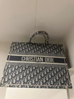 Tote bag  - Jätte fin väska, rymmer väldigt mycket! Helt ny aldrig använt ! 🥰