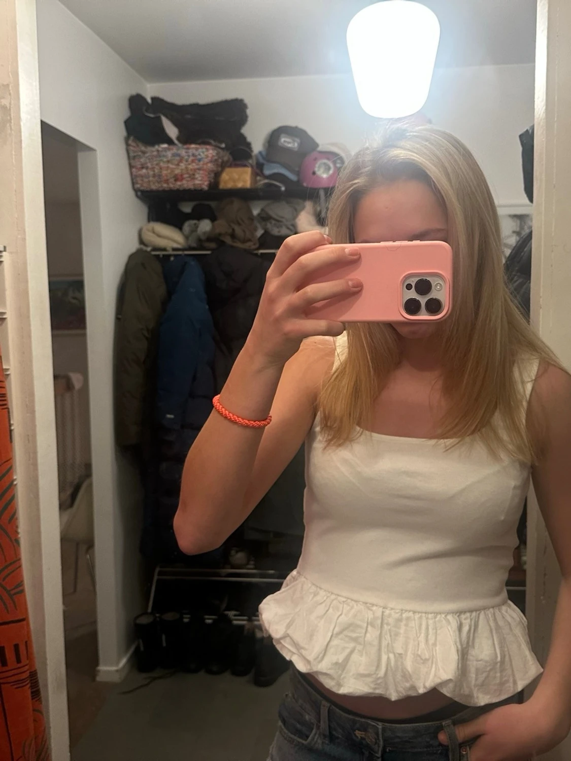 Vit volangtop med fyrkantig ringning - 1