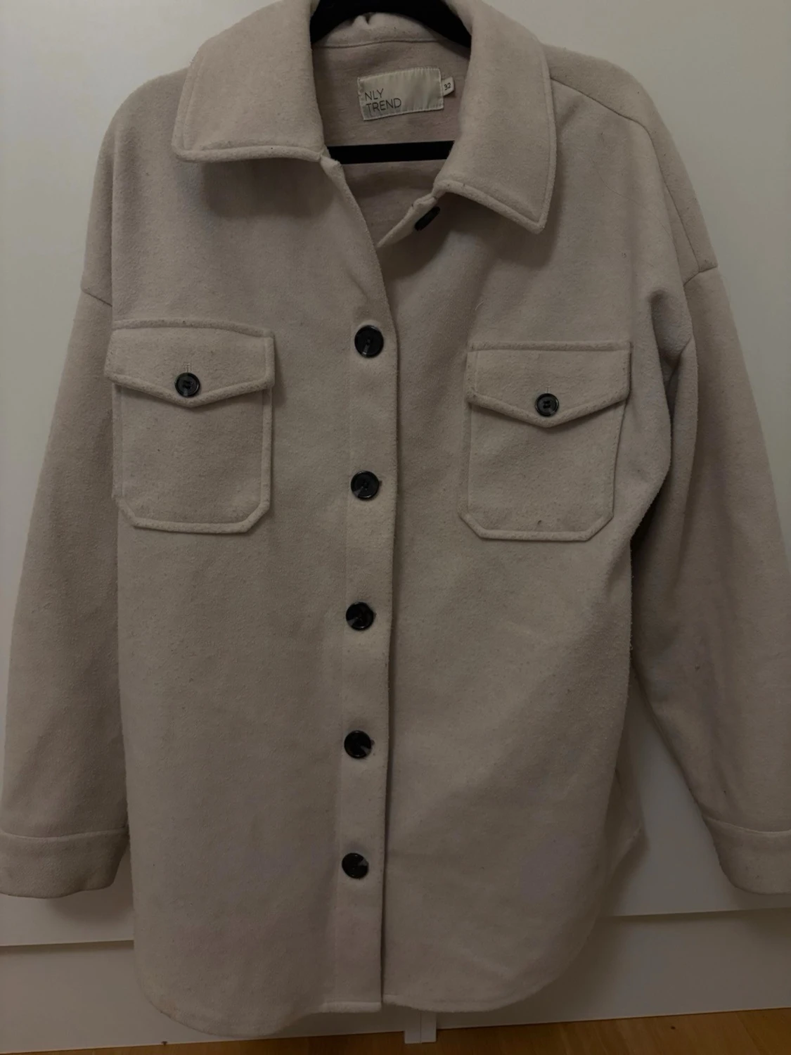 Beige overshirt från NLY Trend - 3