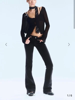 Weekday jeans - Dessa jeans är i storlek 26/32, skulle vilja byta dessa mot 27/32 eller sälja 💓 dom är aldrig använda