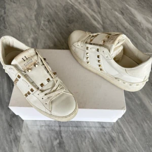 Valentino Rockstud skor - Valentino Rockstud skor - Skick: Jättefint skick - Tillbehör: Valentino kvittot - Nypris: 6000kr - TrendWardrobe