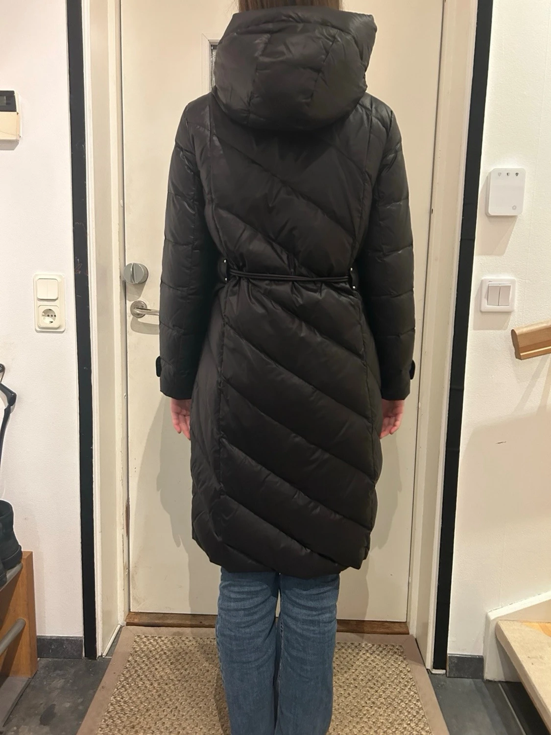 Svart lång dunjacka med huva - 2