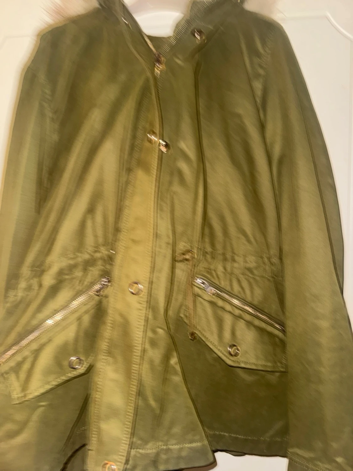 Olivgrön parkas med fuskpäls - 4