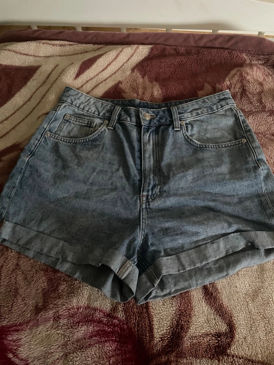 Högmidjade denimshorts i blått