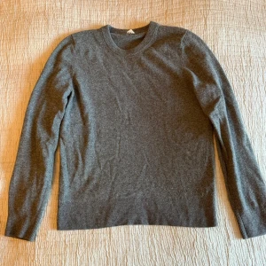 Arket tröja - Grå arket tröja | Storlek M | Hyfsat bra skick | A&Wfashion 