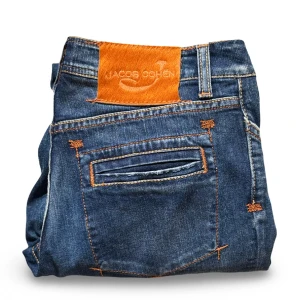 Jacob Cohen Jeans - Hej! Säljer nu mina jeans från märket Jacob Cohen, storlek 28 använt skick givetvis äkta . Tveka inte på att höra av dig om du har frågor eller funderingar kring jeansen