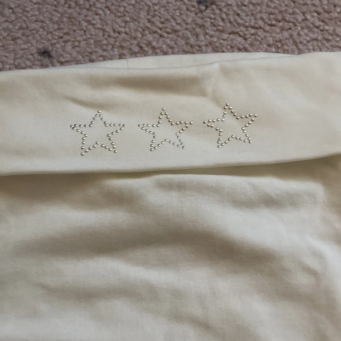 Vit offshoulder topp med stjärnor från Zara - 1