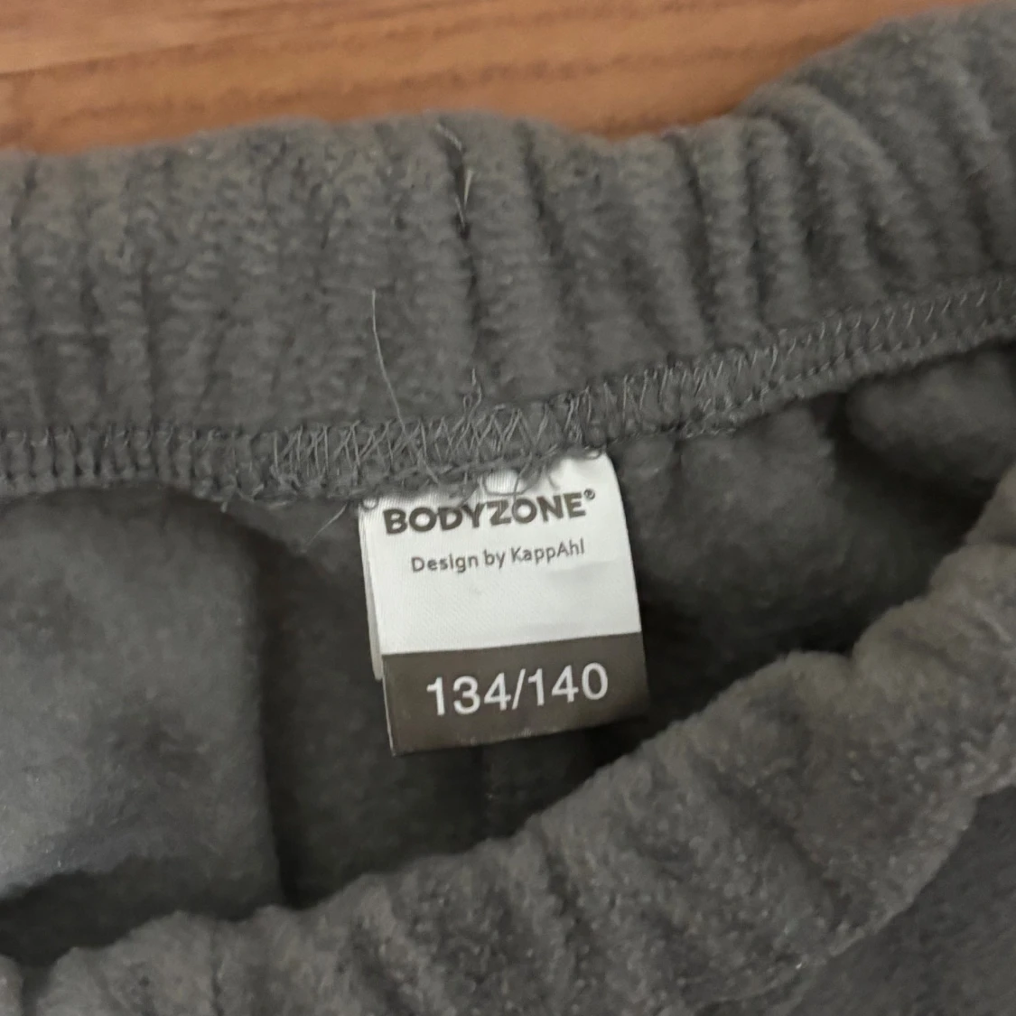 Grå fleecebyxor från Bodyzone KappAhl - 2