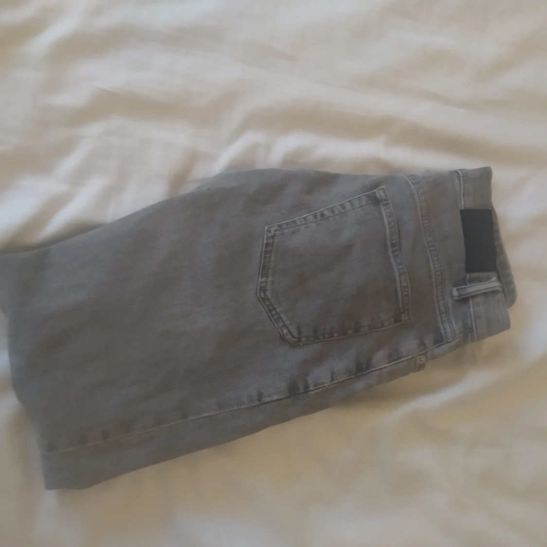 Grå jeans från ZARA i slim fit