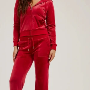 Rött juicy couture sett  - Snyggt rött juicy sett, kommer ej till användning! Skriv angående frågor