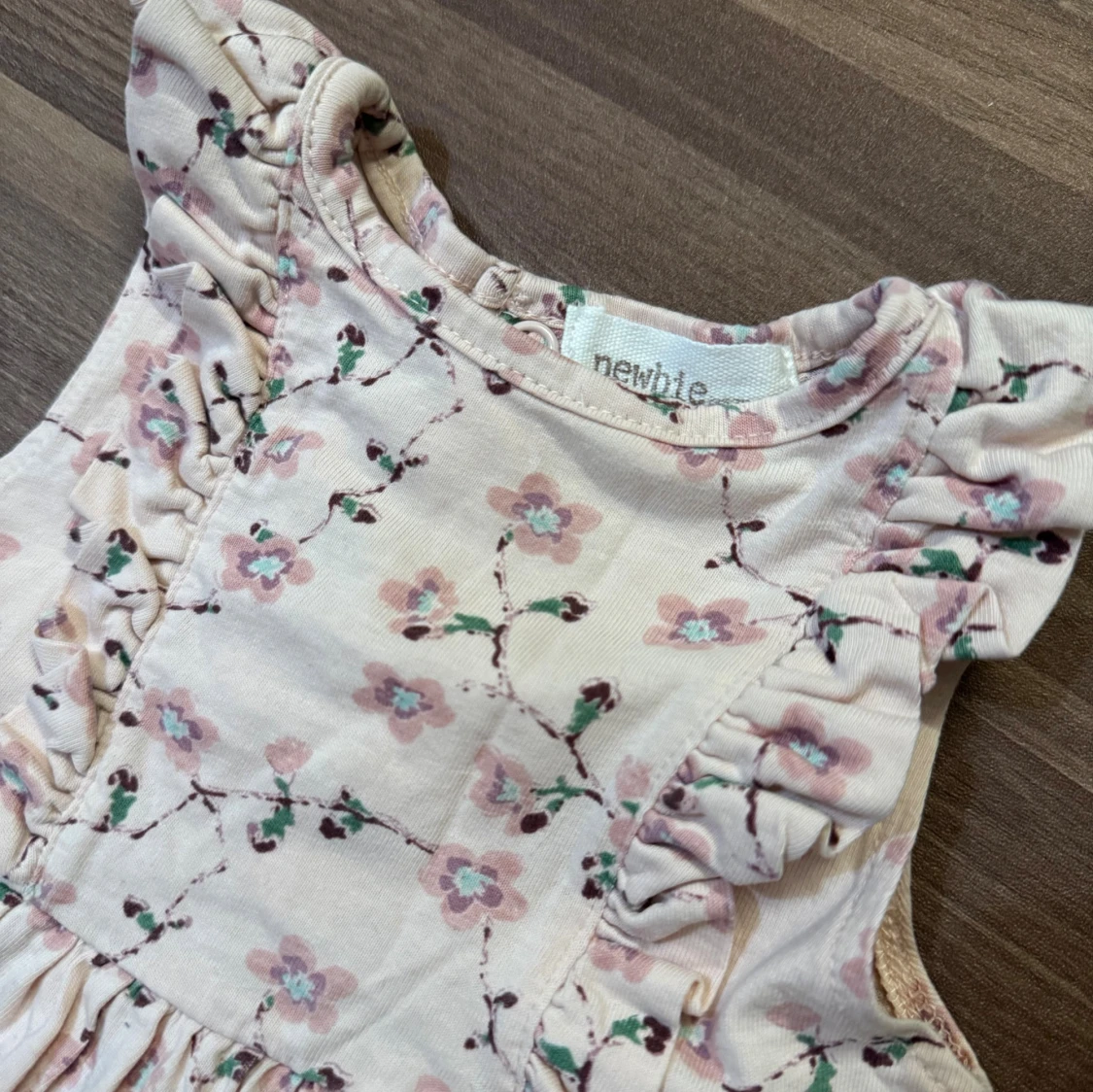 Blommig rosa klänning - 1