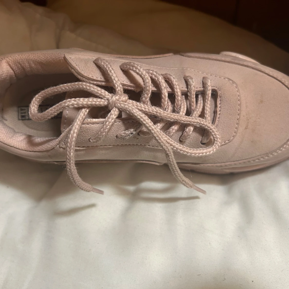 Chunky ljusrosa sneakers med platåsula - 2