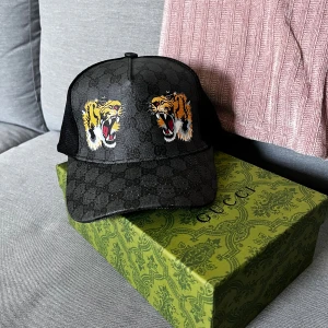 Keps från välkänt märke  - 😁