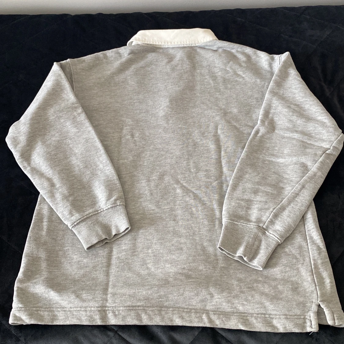 Grå pikétröja från H&M med vit krage - 2