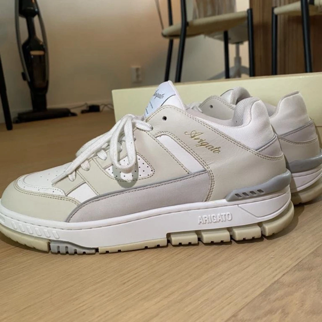 Axel Arigato vita sneakers