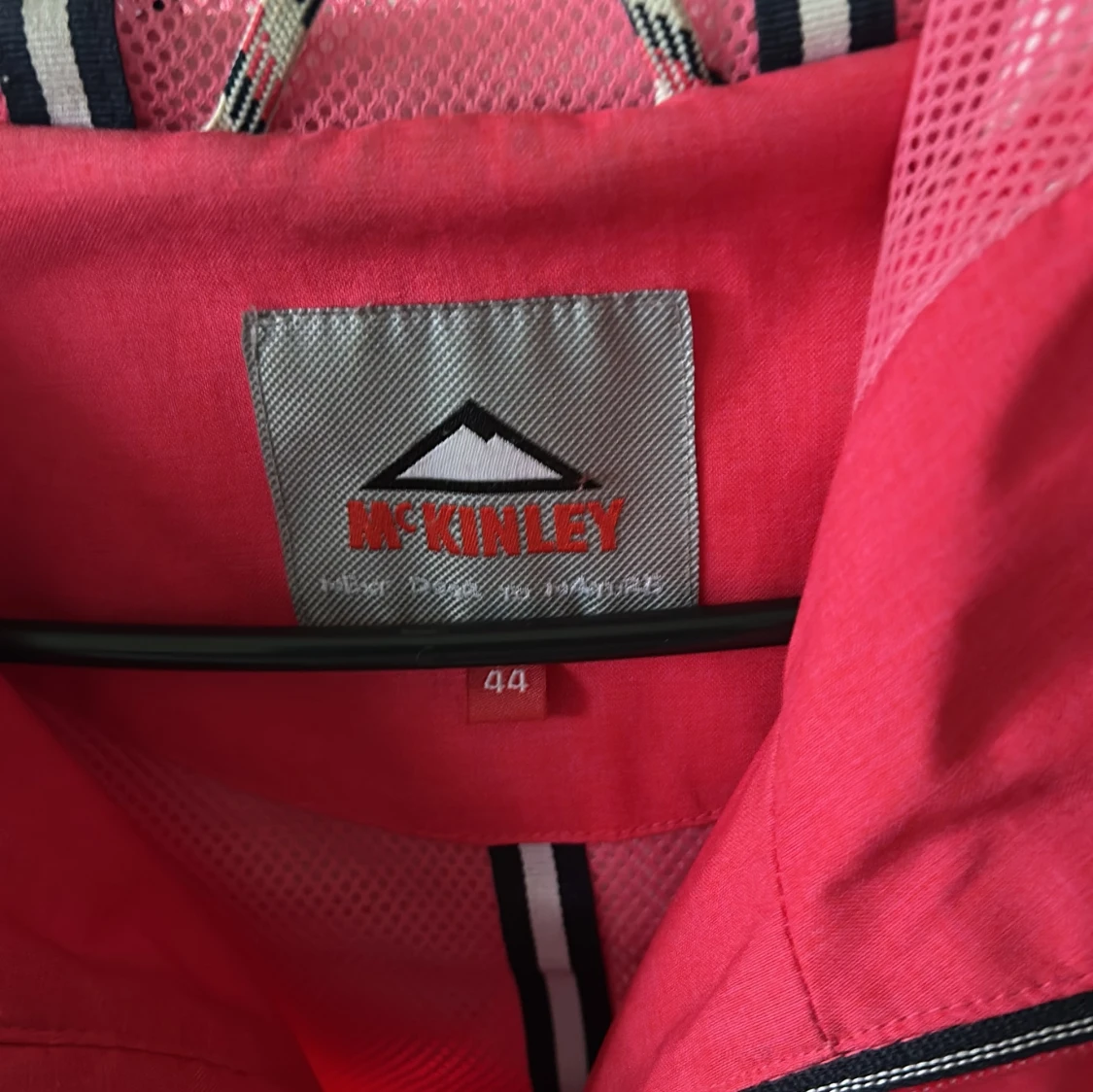 Röd vindjacka från McKinley - 2