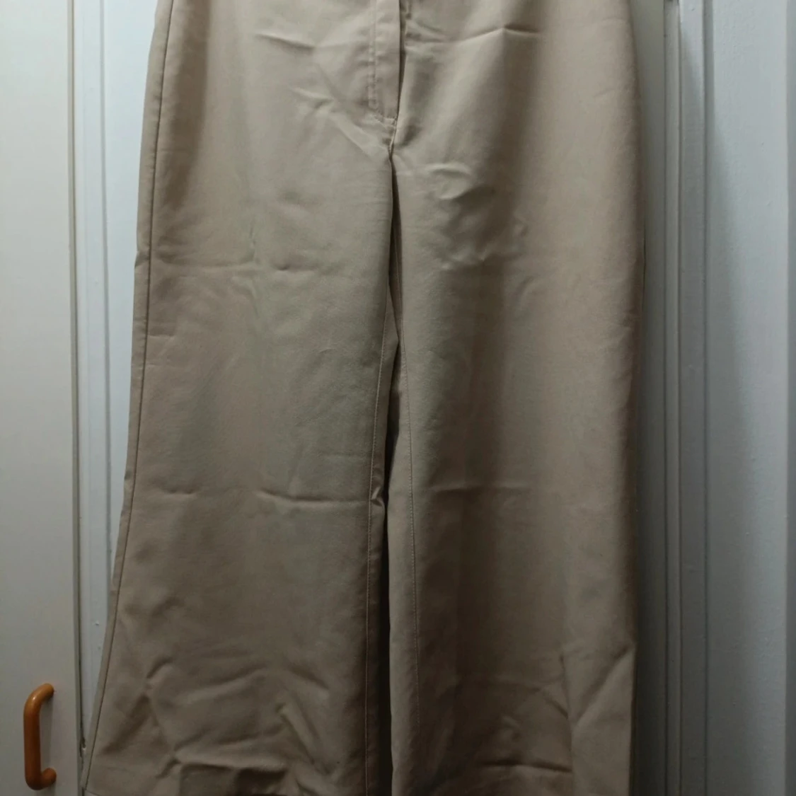 Beiga wide byxor från Vero Moda