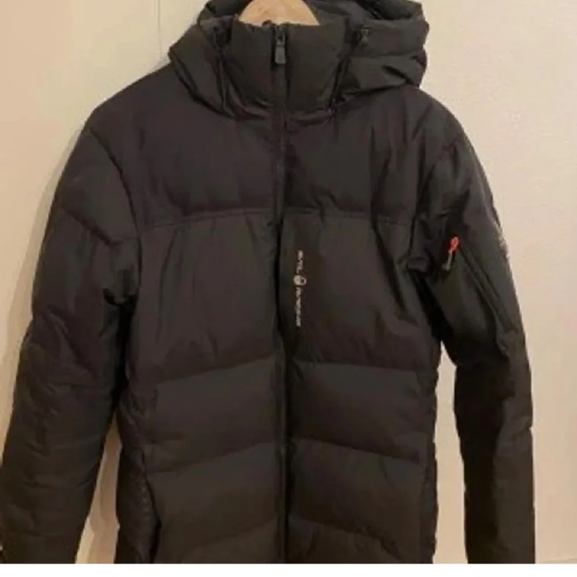 Svart dunjacka från Peak Performance - 2