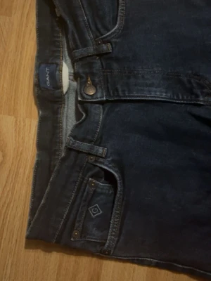 Mörkblå jeans från Gant - Mycket bra 