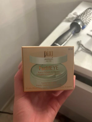 Pixi eye patches  - Säljer dessa oöppnade eye patches från Pixi. Innehåller collagen och peptider och ljusar upp 😊