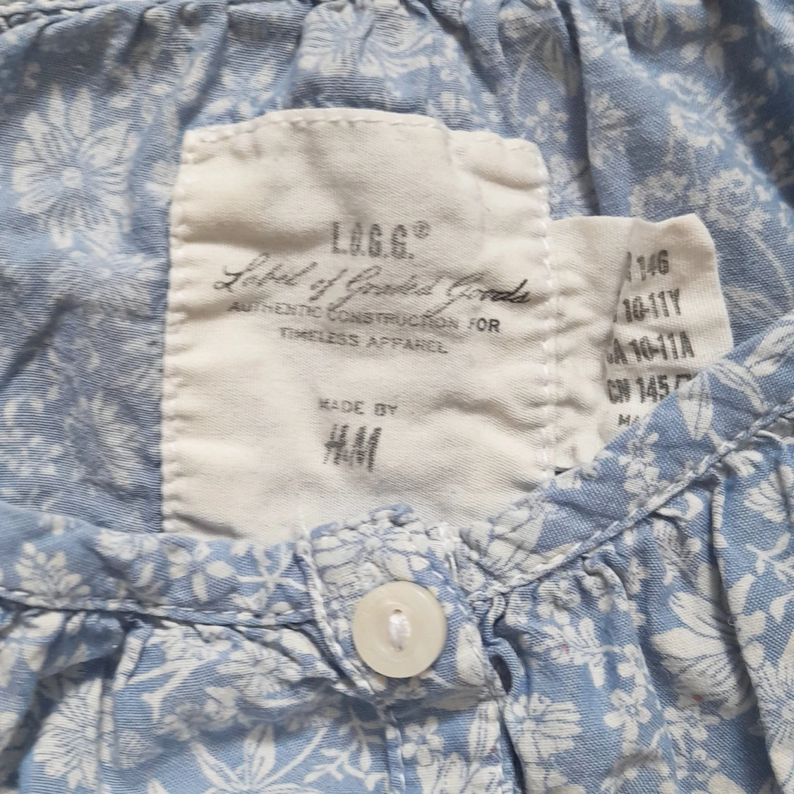 Söt ljusblå blus i blommigt mönster - 91