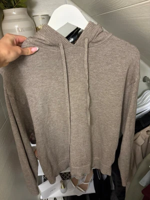 Stickad tröja - Hör av er om ni har frågor💞