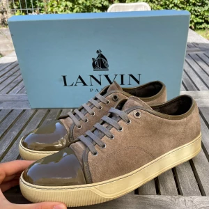 Lanvin skor - Hej! Säljer nu dessa sjukt snygga lanvin skor. Skorna är i toppskick! Har begränsat antal boxar och dustbag. Hör av dig vid frågor. 