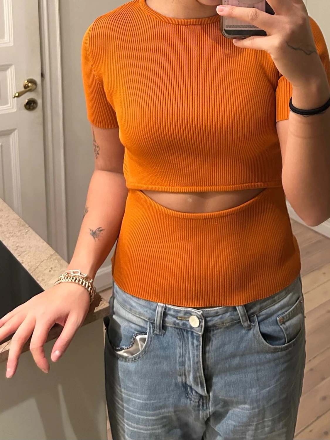 Ribbad orange topp med cut out - 5