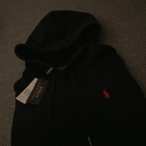 Mörkblå Ralph lauren hoodie - Tvär fet raffe hoodie helt ny står fast vid priset