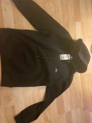 Lacoste hoodie  - Helt ny Lacoste hoodie storlek XS. 