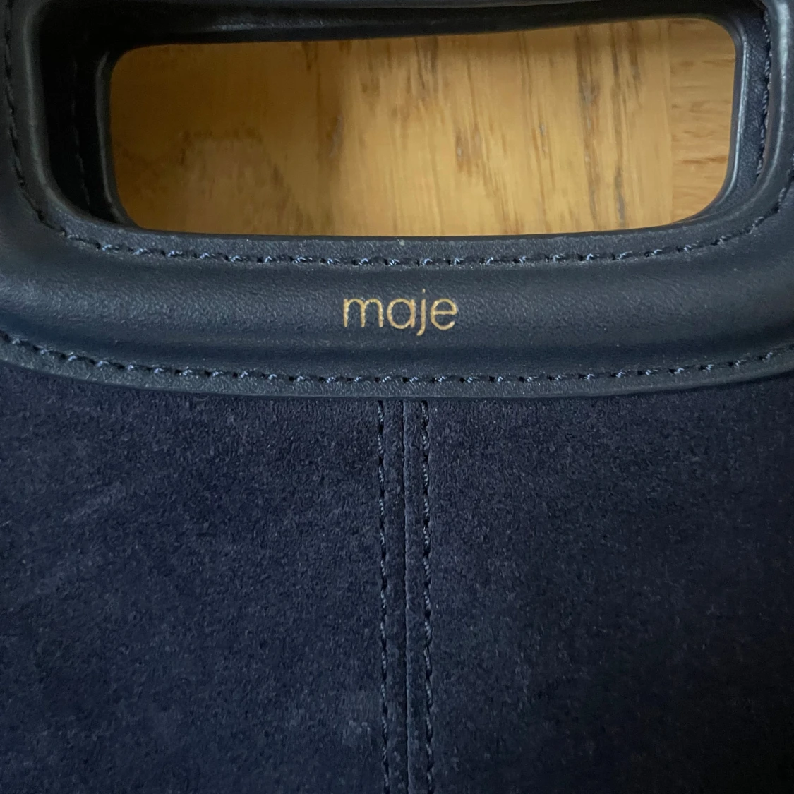 Mörkblå mockaväska med fransar från Maje - 1