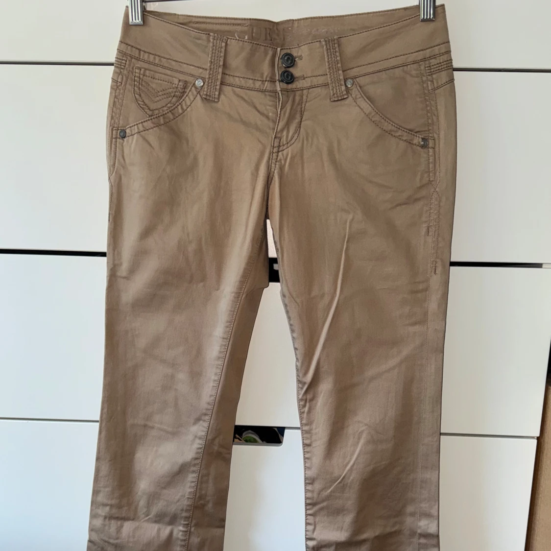 Vintage bootcutbyxor från Guess - 4
