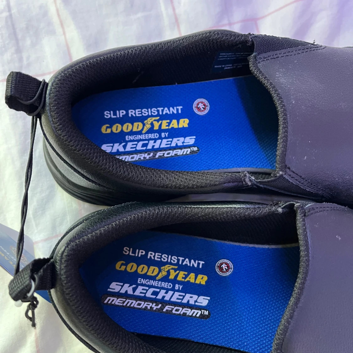 Svarta slip-on sneakers från Skechers anti-slip - 3