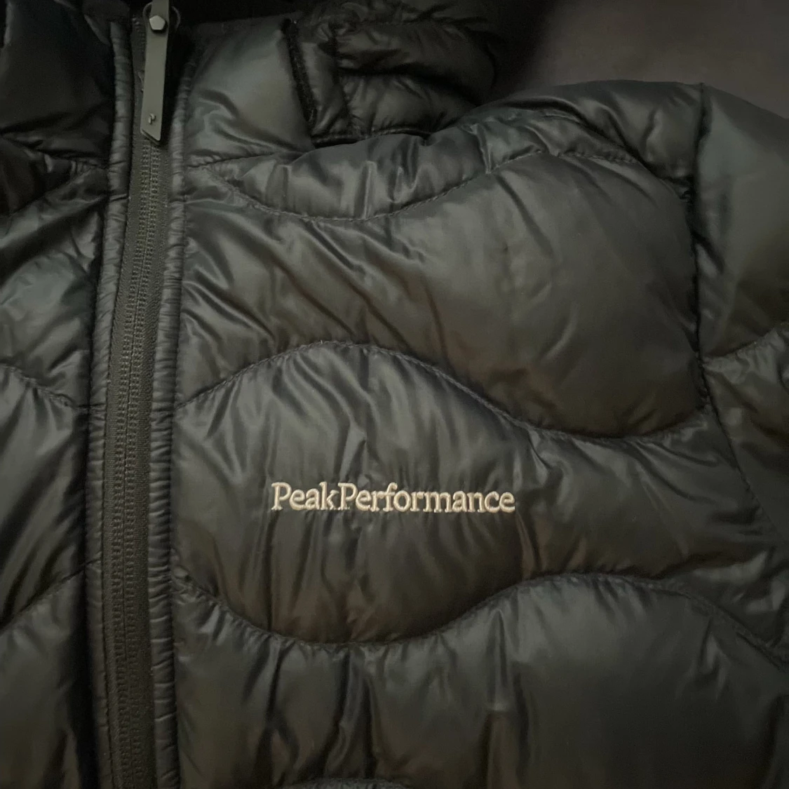 Svart dunjacka Peak Performance 160 - 4