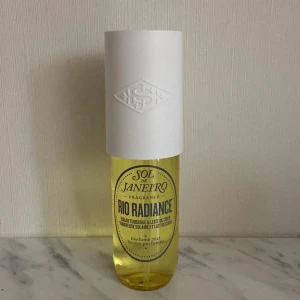 Sol de Janeiro Rio Radiance 90 ml - Säljer min Rio Radiance från Sol De Janeiro. Den är knappt använd, vilket syns på bild. 