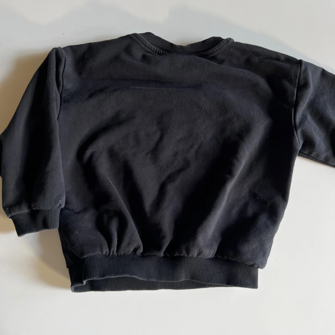 Svart sweatshirt MINI från Kappahl - 1