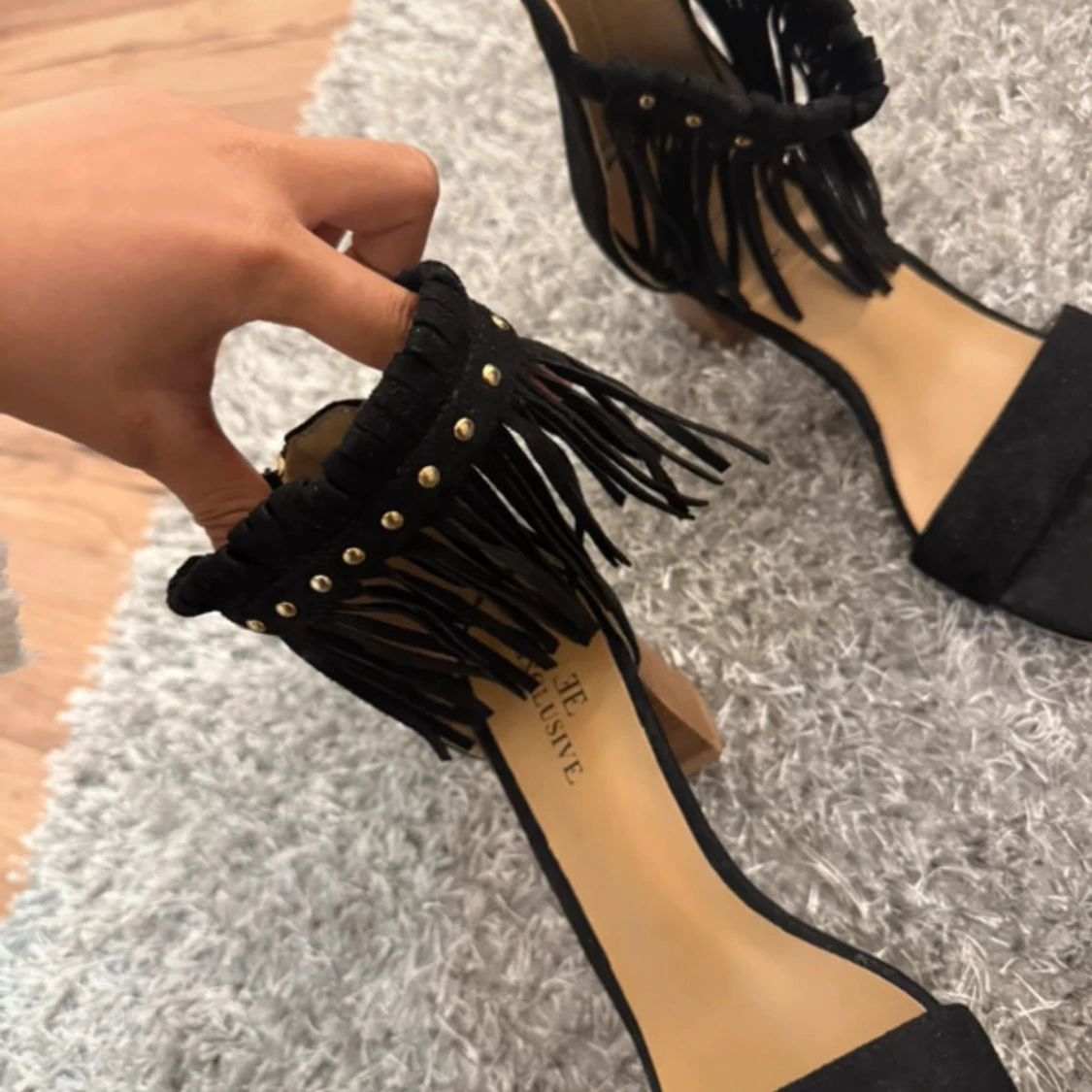 Svarta klackar med fransar och klack - 1